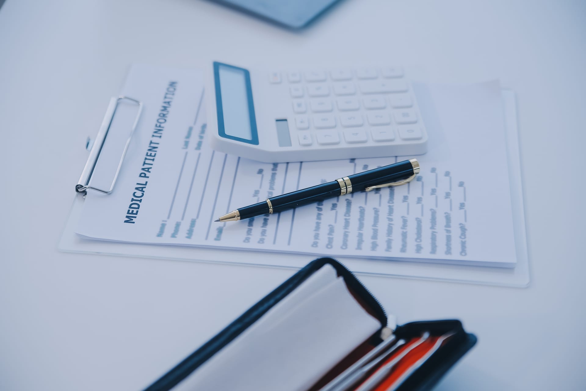 A medical scribe assisting a doctor with EHR documentation during a consultation.