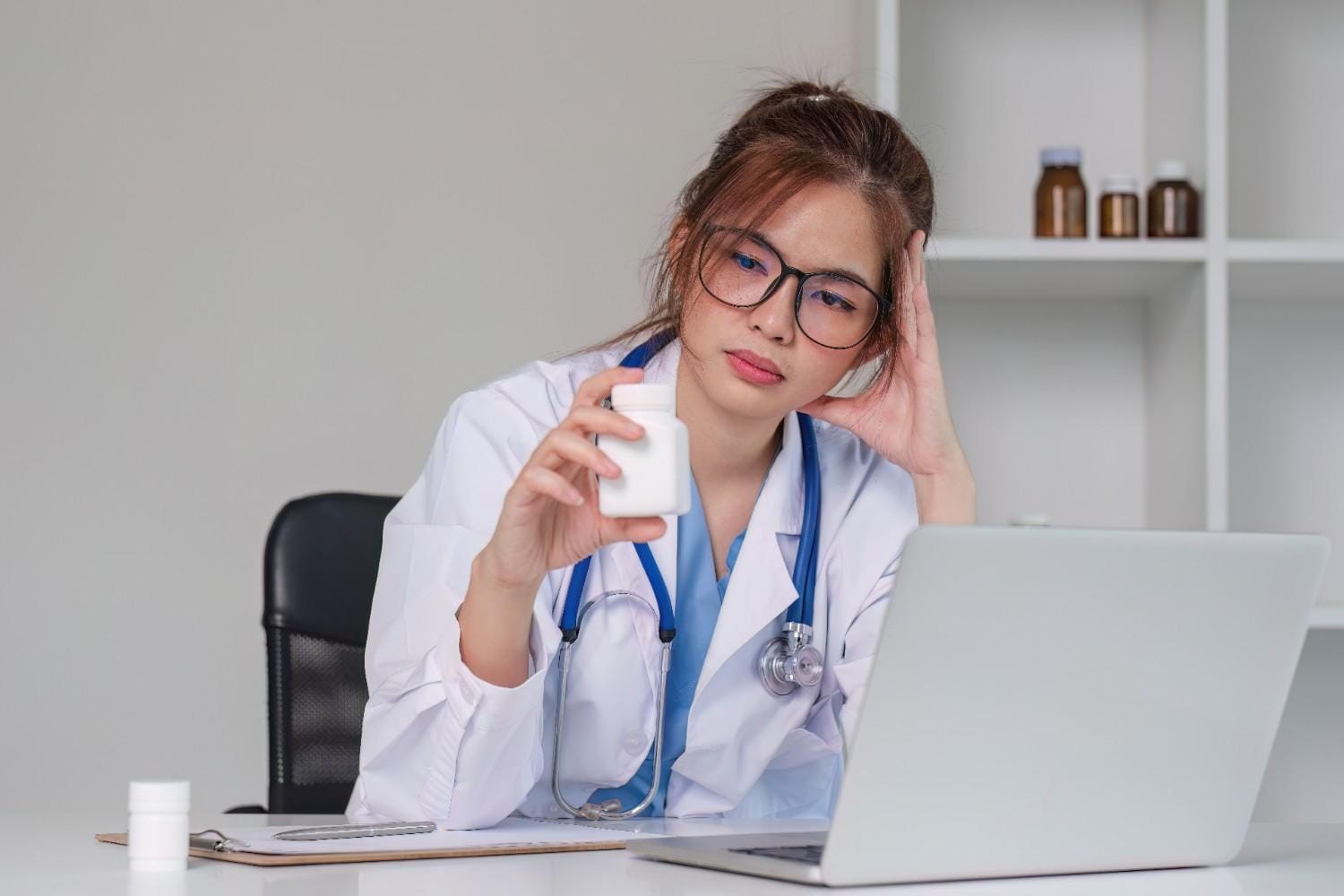 A medical scribe securely documenting a telemedicine session.