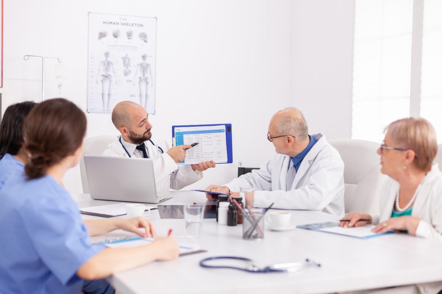 Medical coder reviewing patient records remotely for a Tennessee healthcare provider.