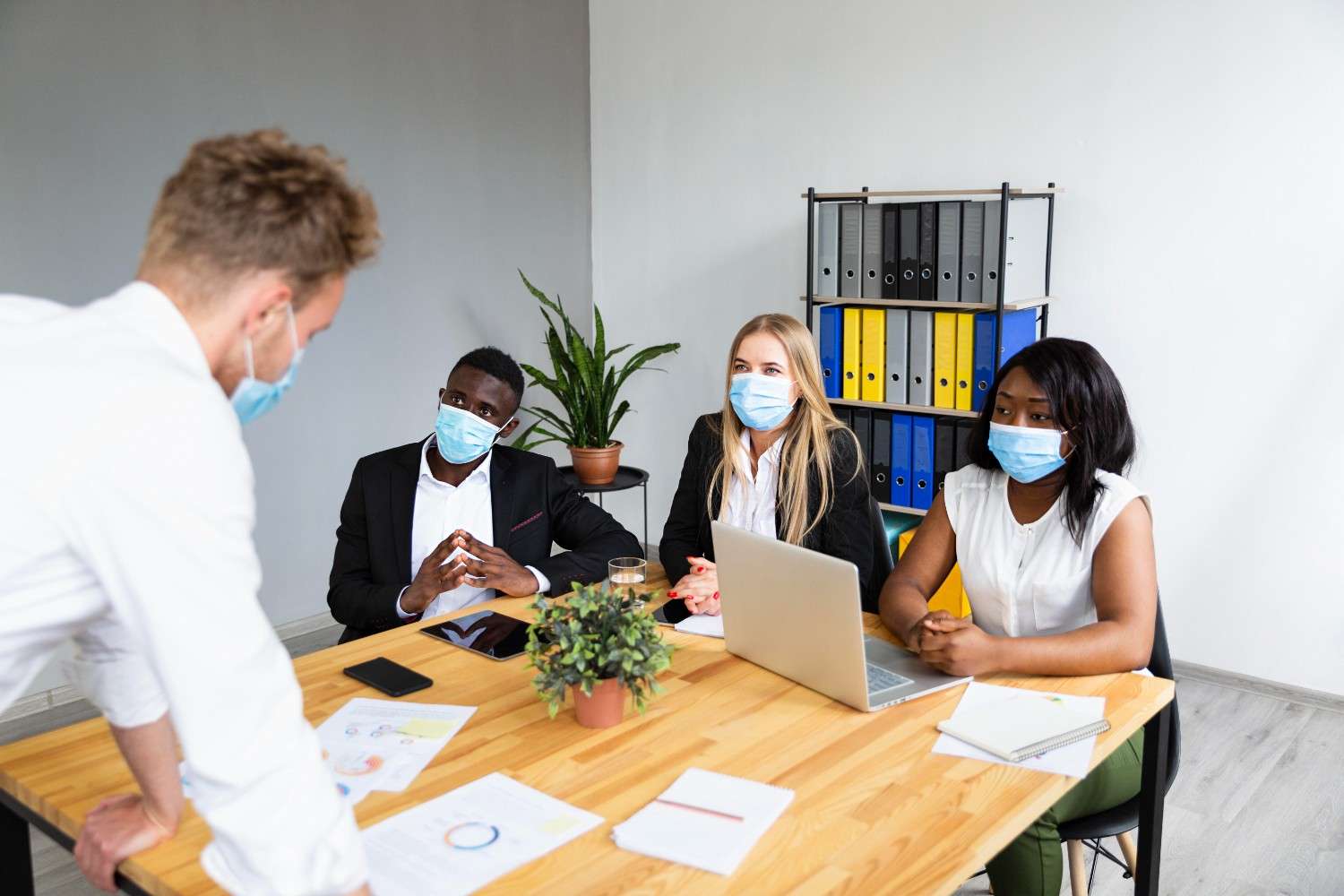 A virtual medical scribe assisting a doctor in Delaware.