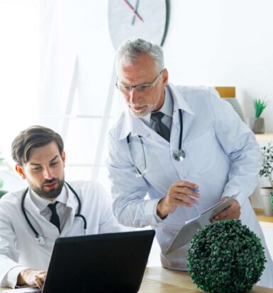 A medical scribe assisting a Delaware physician with documentation to improve efficiency in a small practice.